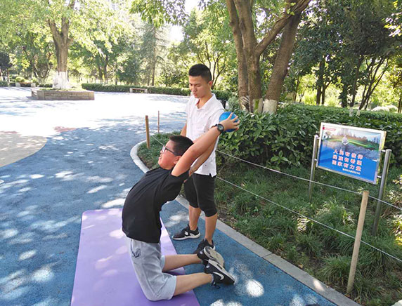 重庆中考体育培训力超体育浅谈掷实心球的考试