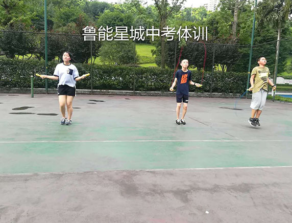 重庆中考体育培训力超体育分析要从哪些方面学习运球技术呢？