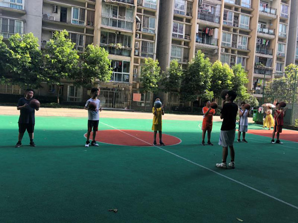 重庆篮球培训机构力超体育介绍学习篮球技术的三个阶段和规则