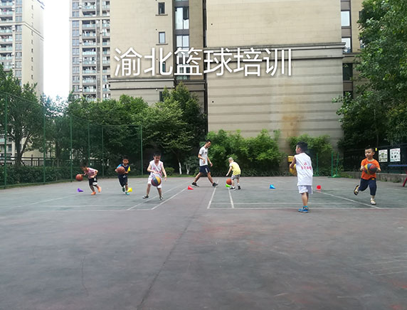 重庆篮球培训学校力超体育介绍篮球在行进间过人技术